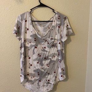 white n grey camo tee from hollister / S